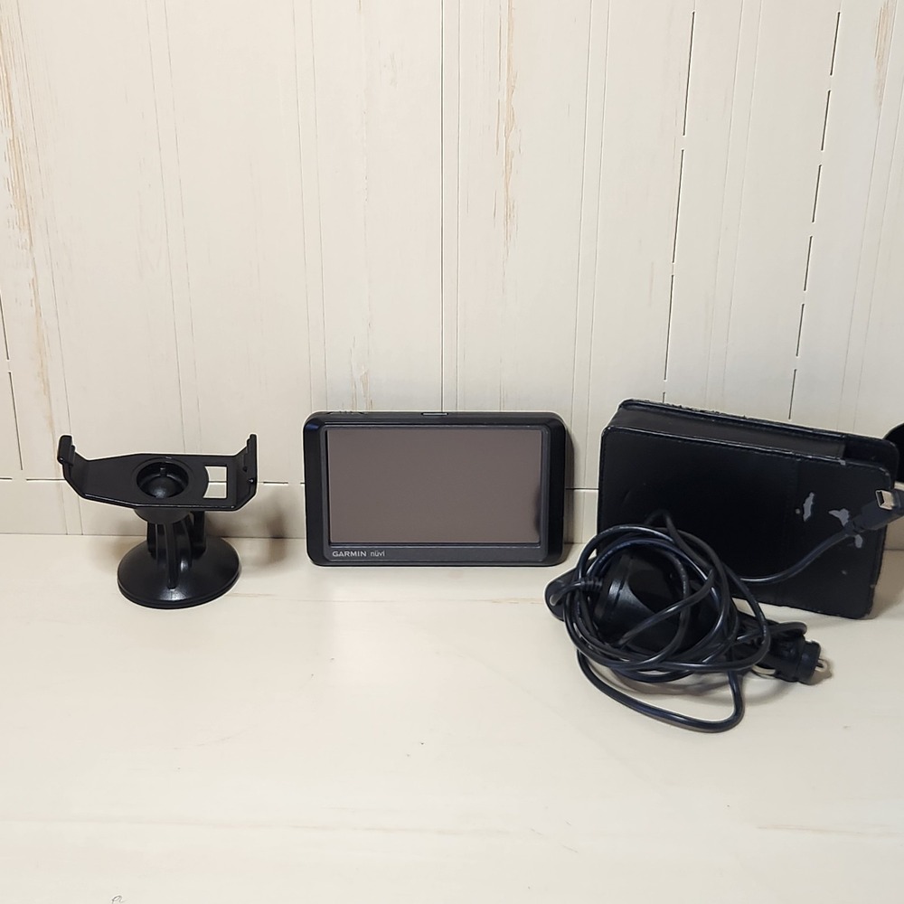Garmin GPS Nüvi 255W‎ Automotive w/ Case Wall & Car Power Adapter Bundle